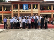 Bác Dương Công Minh chủ tịch hiệp hội Mác ca Việt Nam- nguyên Chủ tịch Hội đồng quản trị tập đoàn Him Lam cùng đoàn công tác về thăm trường.