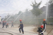 Trường THCS Him Lam phối hợp với Phòng Cảnh sát PCCC & CNCH - Công an tỉnh Điện Biên tổ chức “Chương trình trải nghiệm trang bị kiến thức, kỹ năng về phòng cháy, chữa cháy và cứu nạn, cứu hộ” năm 2025