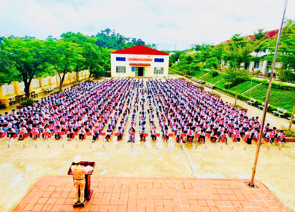 Tăng cường giáo dục pháp luật về an toàn giao thông cho học sinh THCS  Him Lam